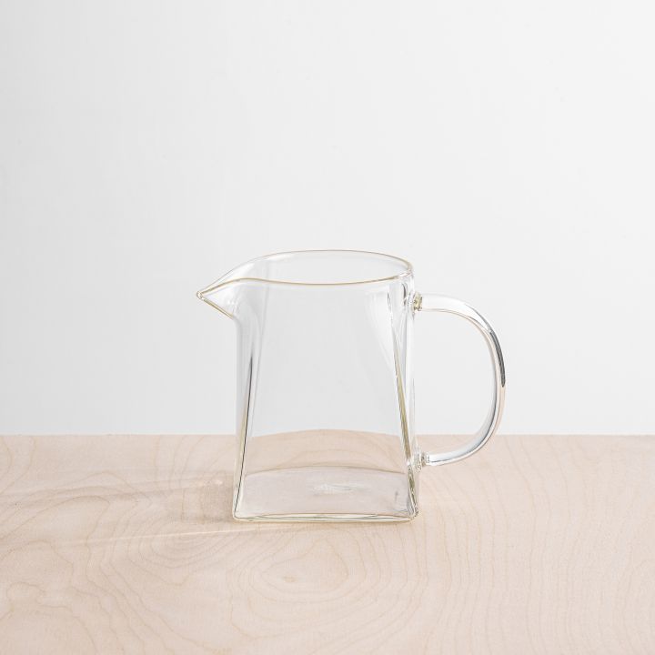 כלי למזיגת חלב לאטה