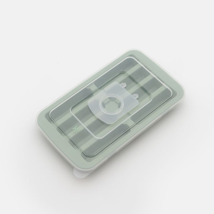 מגש קרח עם מכסה