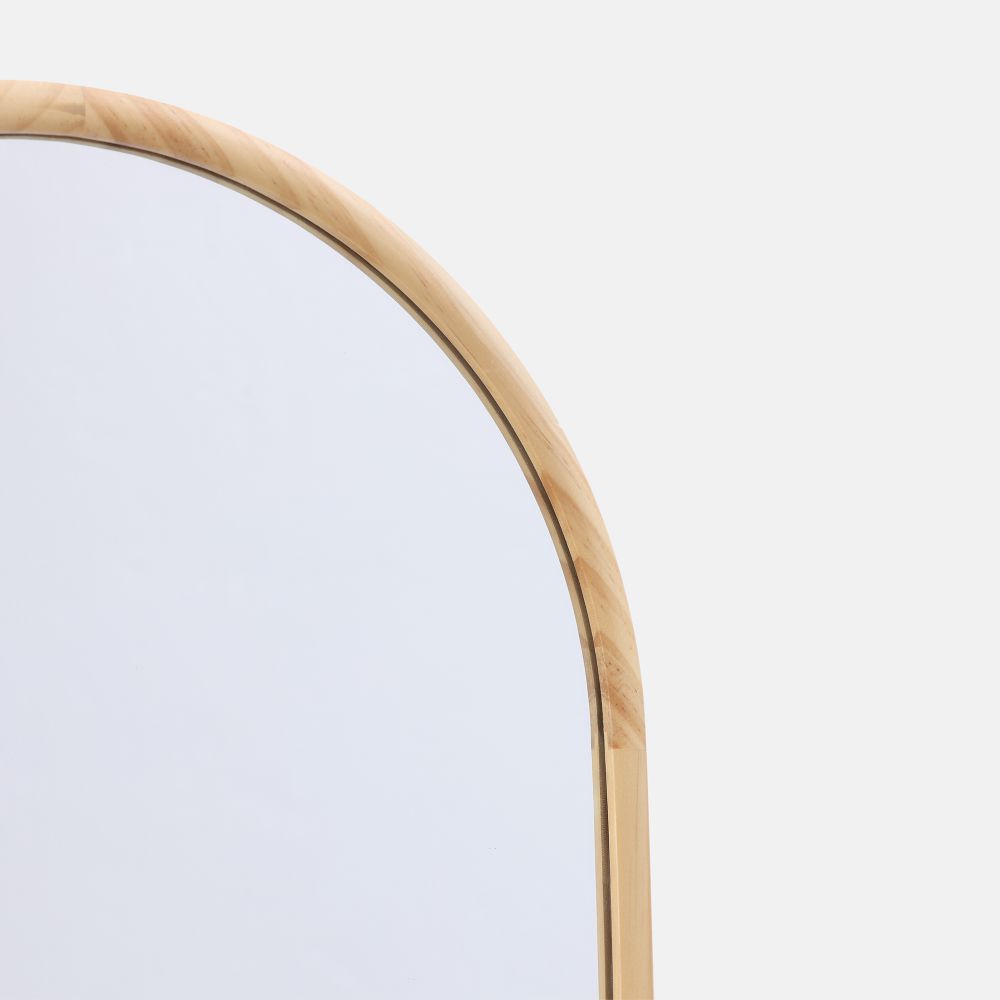 מראה עומדת ליה