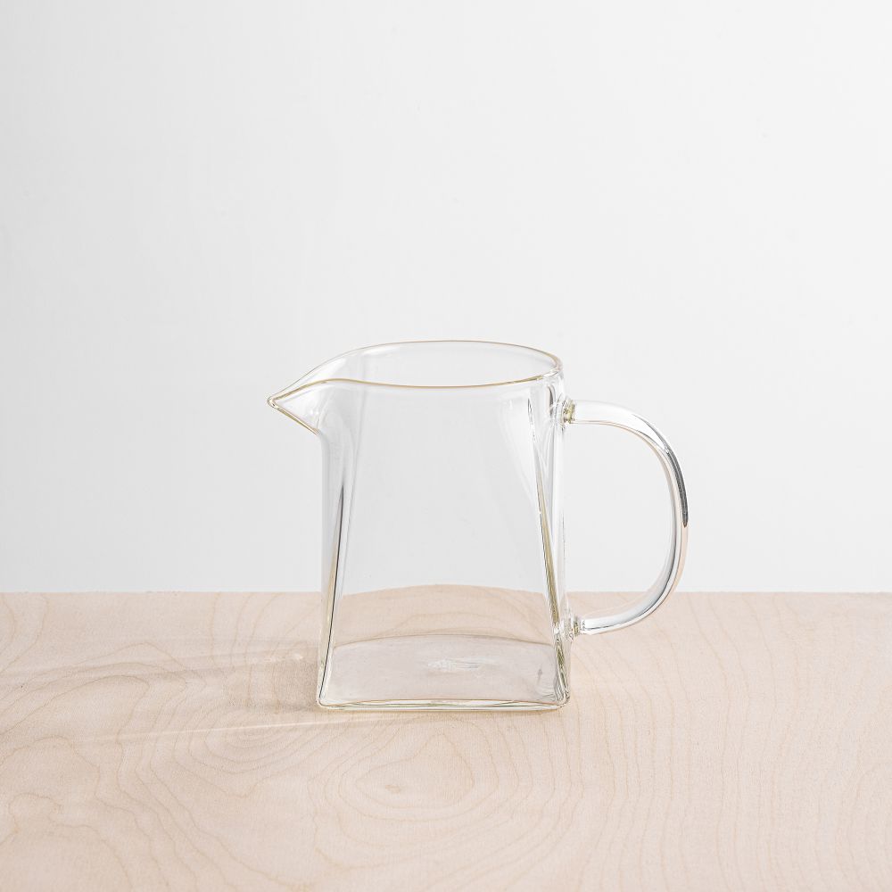 כלי למזיגת חלב לאטה