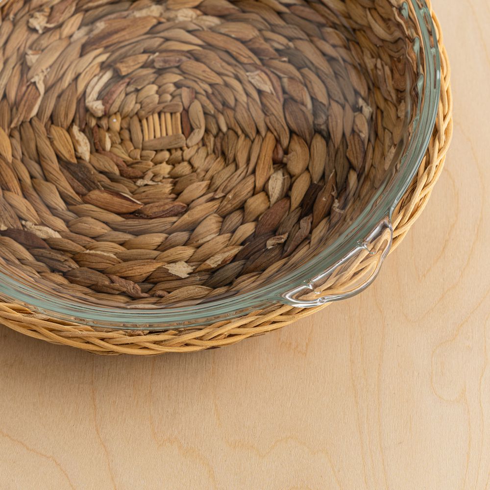 תבנית עגולה עם תחתית קש