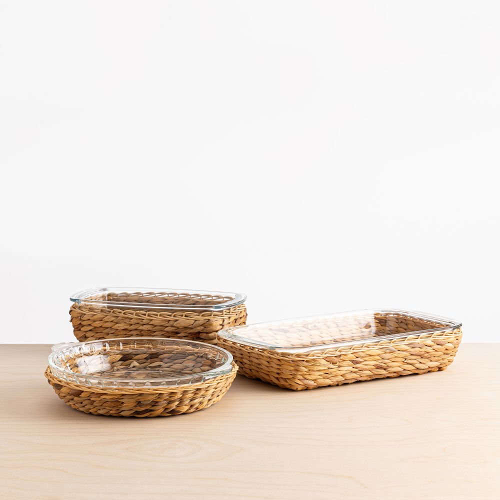 תבנית עגולה עם תחתית קש