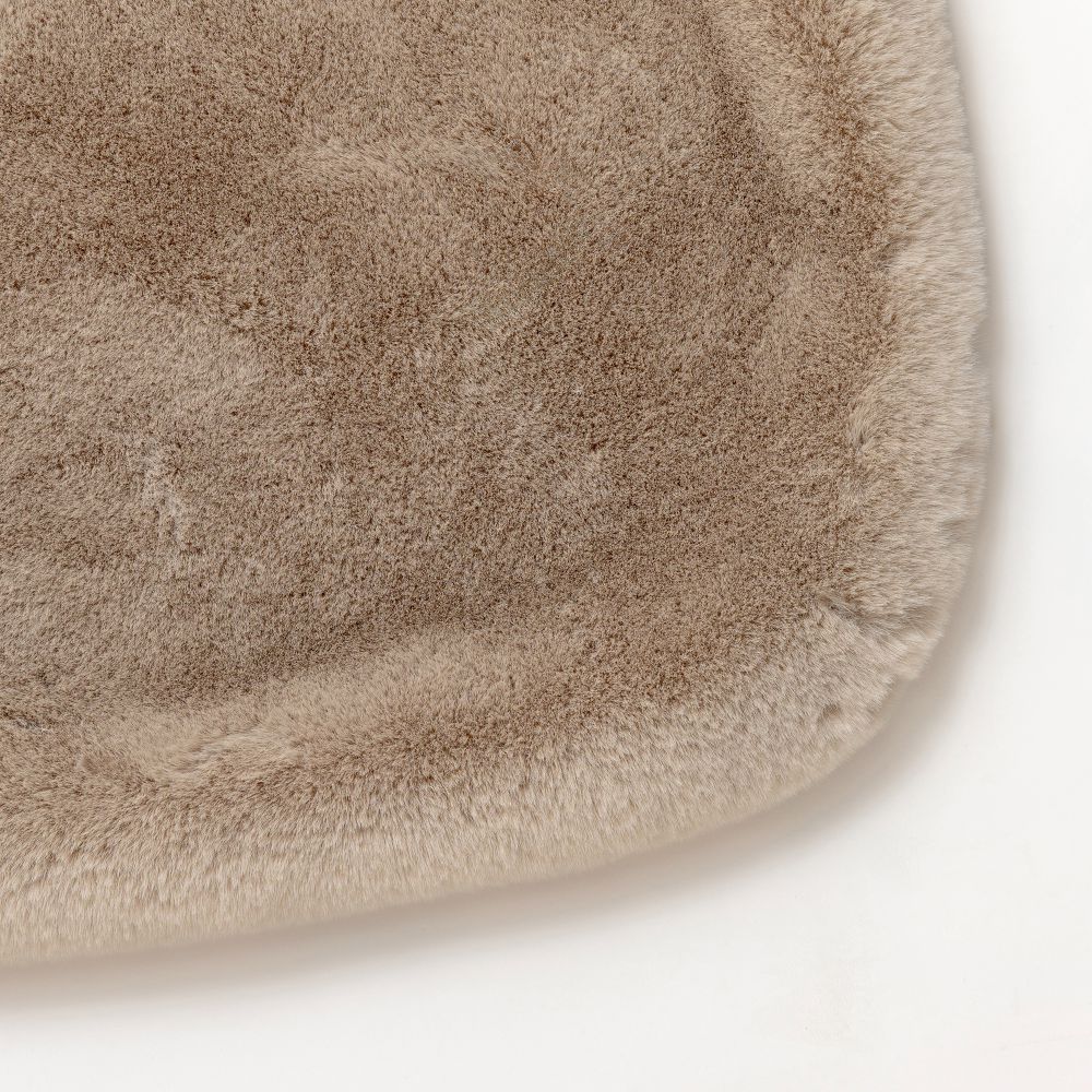 נוי פרוותי לספה