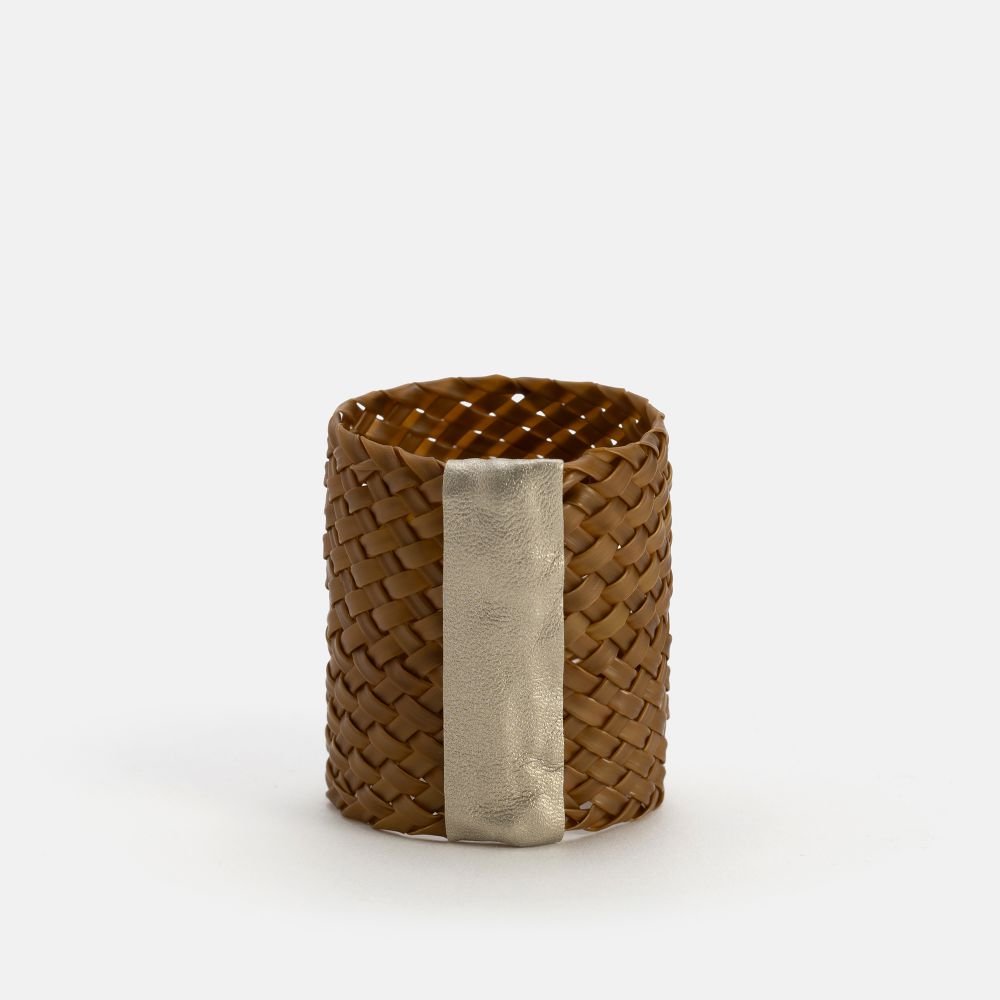 חבק למפית ג’וני