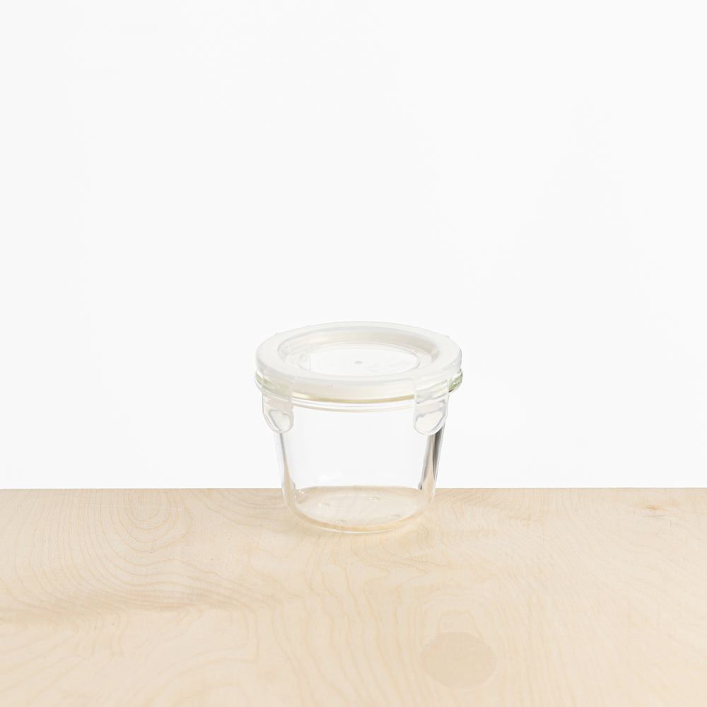 אחסונית זכוכית קטנה