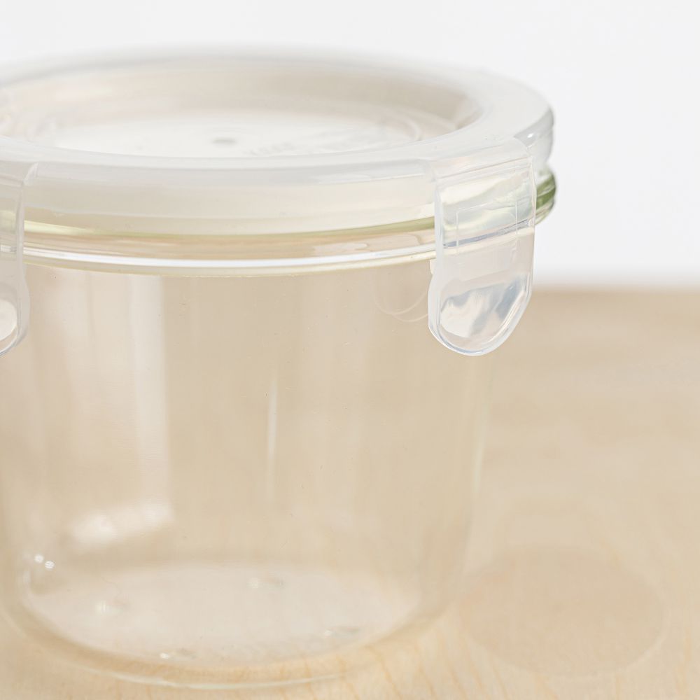 אחסונית זכוכית קטנה